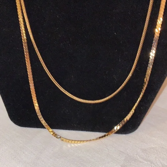 Beautiful Goldtone Two Strand Ladies Necklace - Picture 5 of 8